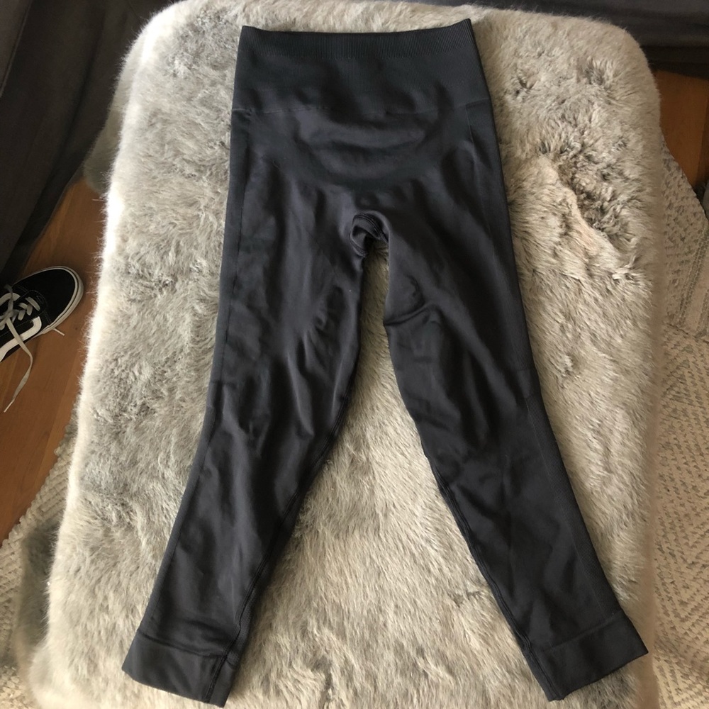 Lululemon seamless crop size 6